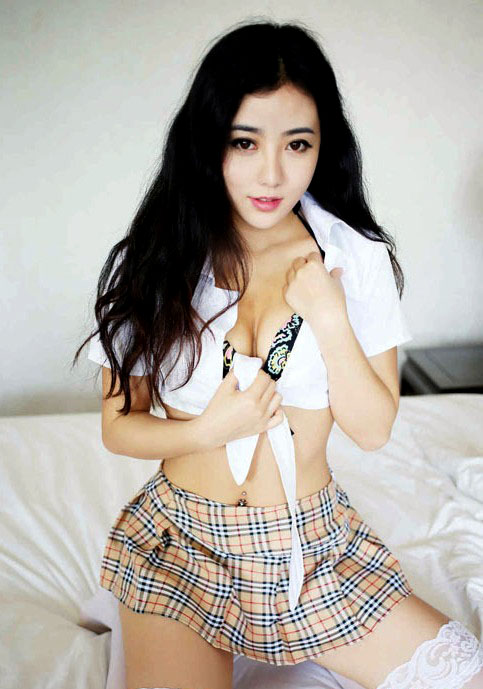 Ma Lu Na is posing here in a sexy outfit with stockings. Definitely check out this..