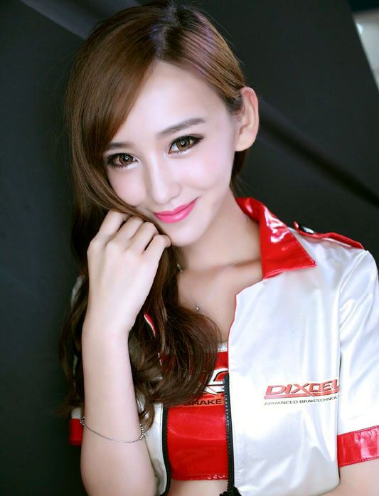 We'll continue to share more adorable and hot photos of newly featured Chinese girl Li..